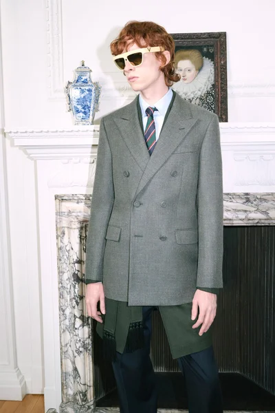 Look 18